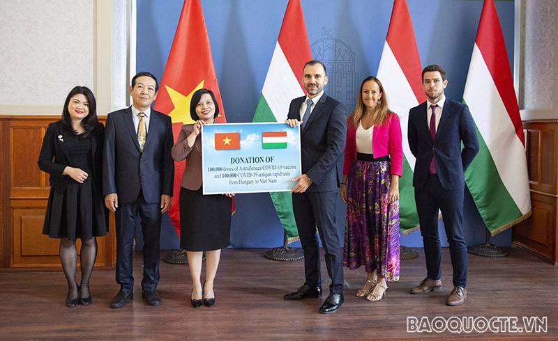 Hungary trao tặng Việt Nam vaccine Covid-19 và vật tư y tế