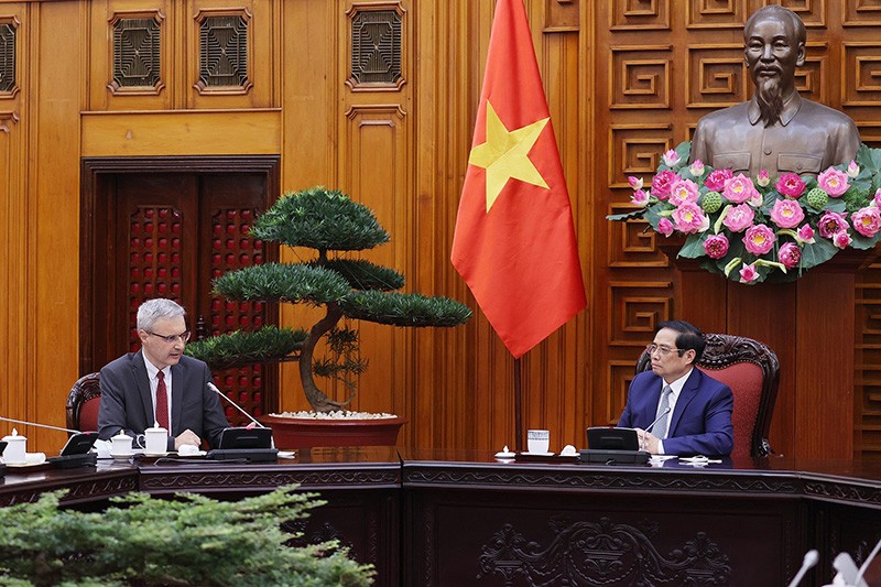 Thủ tướng Phạm Minh Chính tiếp Đại sứ Cộng hòa Pháp tại Việt Nam Nicolas Warnery. (Nguồn: TTXVN)