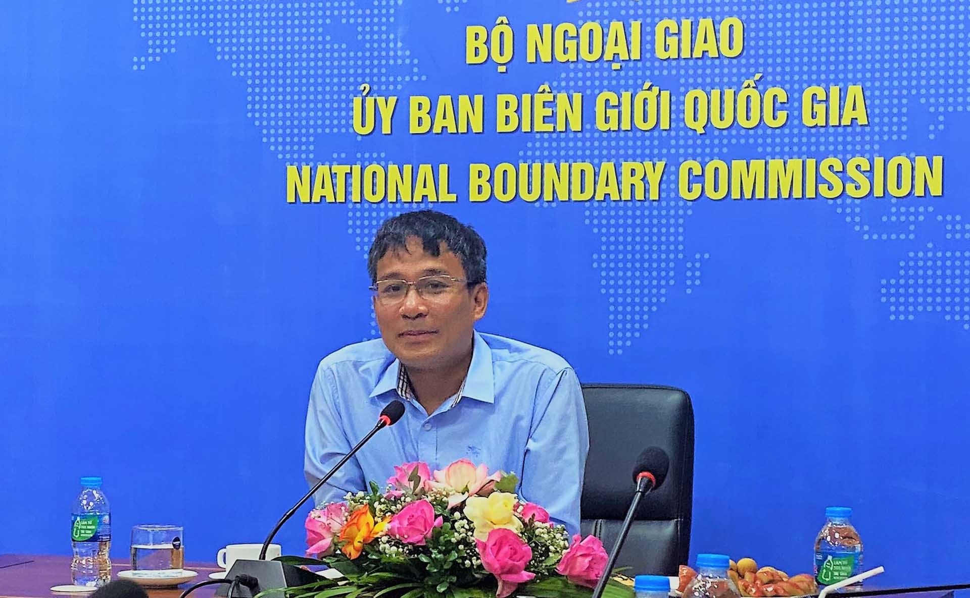 Thứ trưởng Thường trực Bộ Ngoại giao, Chủ nhiệm Ủy ban Biên giới quốc gia Nguyễn Minh Vũ chia sẻ tại Chương trình Giao lưu “Chuyện Nghề, chuyện Nghiệp, chuyện Thanh niên” . (Ảnh: Đoàn Thanh niên UBBGQG)