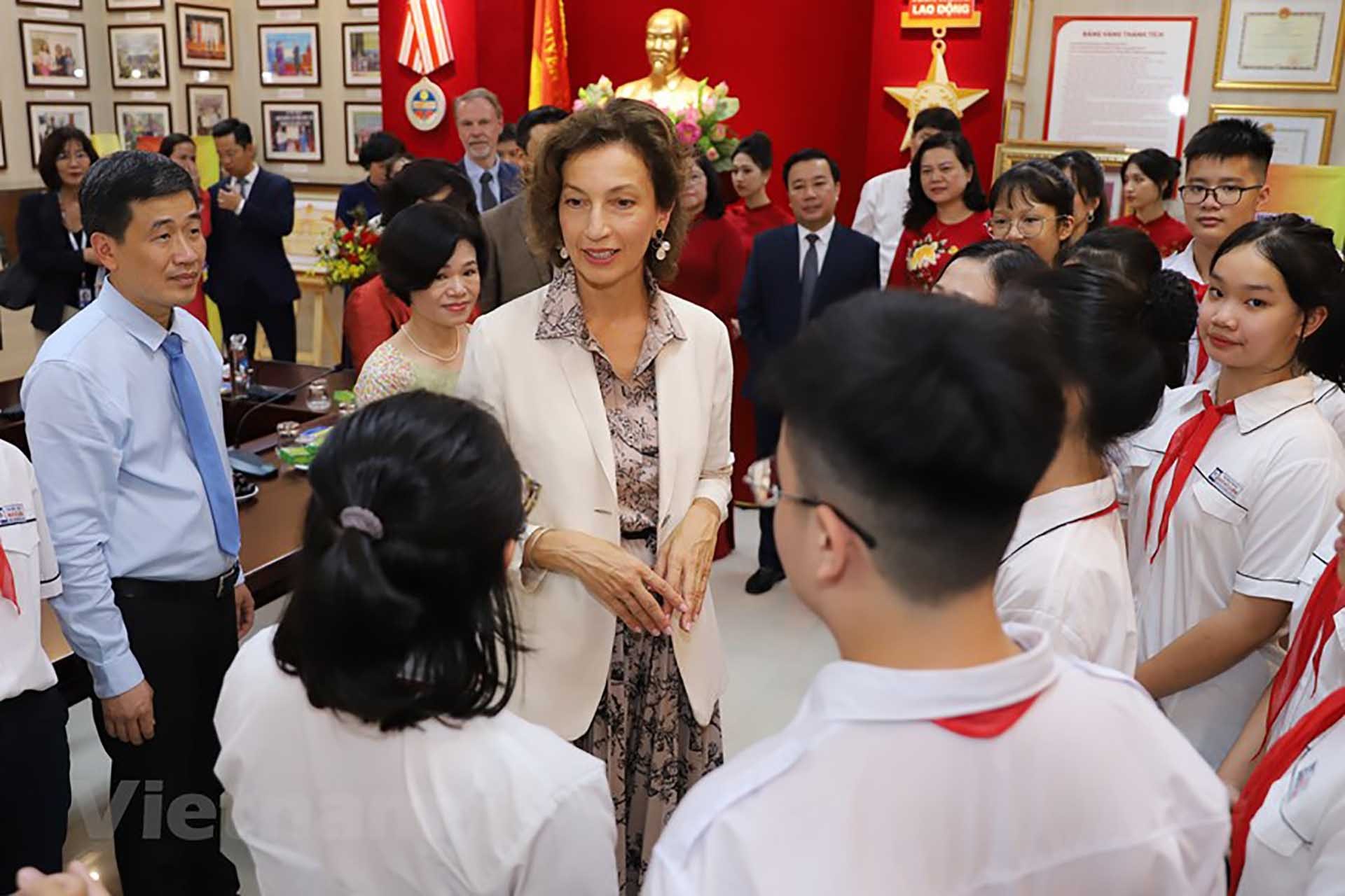 Tổng Giám đốc UNESCO Audrey Azoulay tại trường Ngô Sĩ Liên, ngày 5/9. (Nguồn: Vietnamplus) Tổng Giám đốc UNESCO Audrey Azoulay tại trường Ngô Sĩ Liên, ngày 5/9. (Nguồn: Vietnamplus)