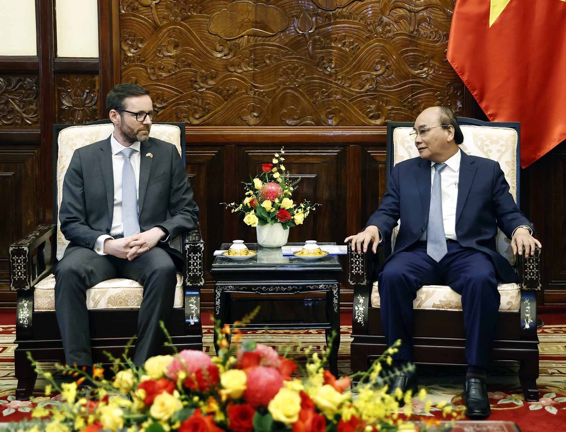 Chủ tịch nước Nguyễn Xuân Phúc tiếp các Đại sứ Anh, Na Uy, Đan Mạch và Czech trình Quốc thư