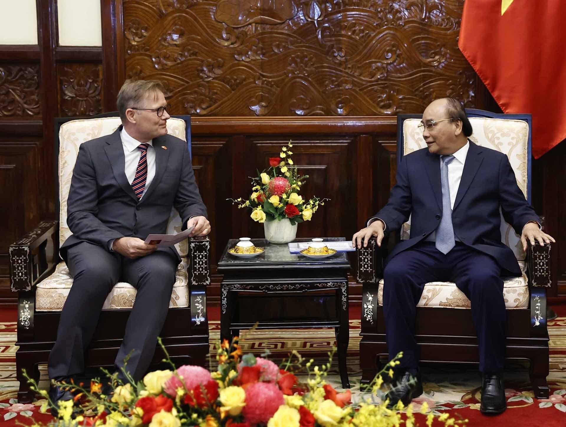 Chủ tịch nước Nguyễn Xuân Phúc tiếp các Đại sứ Anh, Na Uy, Đan Mạch và Czech trình Quốc thư