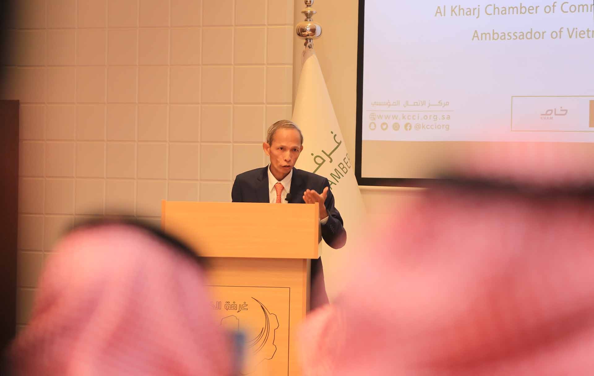 Đại sứ Đặng Xuân Dũng phát biểu tại Diễn đàn doanh nghiệp.