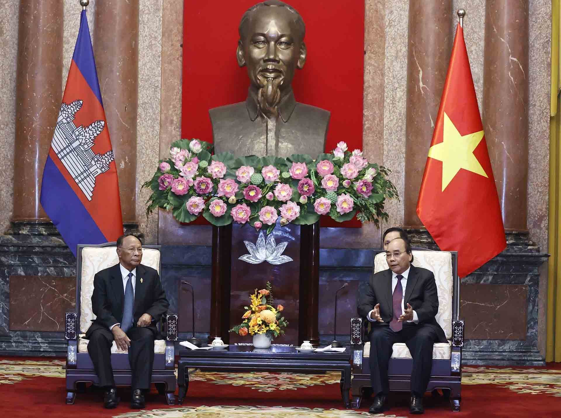 Chủ tịch nước Nguyễn Xuân Phúc tiếp Chủ tịch Quốc hội Campuchia Samdech Heng Samrin. (Nguồn: TTXVN)