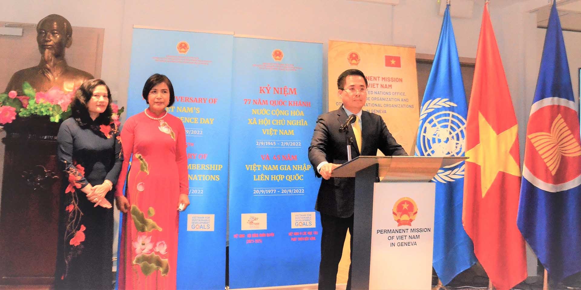 Thứ trưởng Bộ Khoa học Công nghệ Nguyễn Hoàng Giang, Thứ trưởng Bộ Lao động-Thương binh và Xã hội Nguyễn Thị Hà và Đại sứ Lê Thị Tuyết Mai tại Lễ kỷ niệm (Nguồn: TTXVN) Thứ trưởng Bộ Khoa học Công nghệ Nguyễn Hoàng Giang, Thứ trưởng Bộ Lao động-Thương binh và Xã hội Nguyễn Thị Hà và Đại sứ Lê Thị Tuyết Mai tại Lễ kỷ niệm (Nguồn: TTXVN)