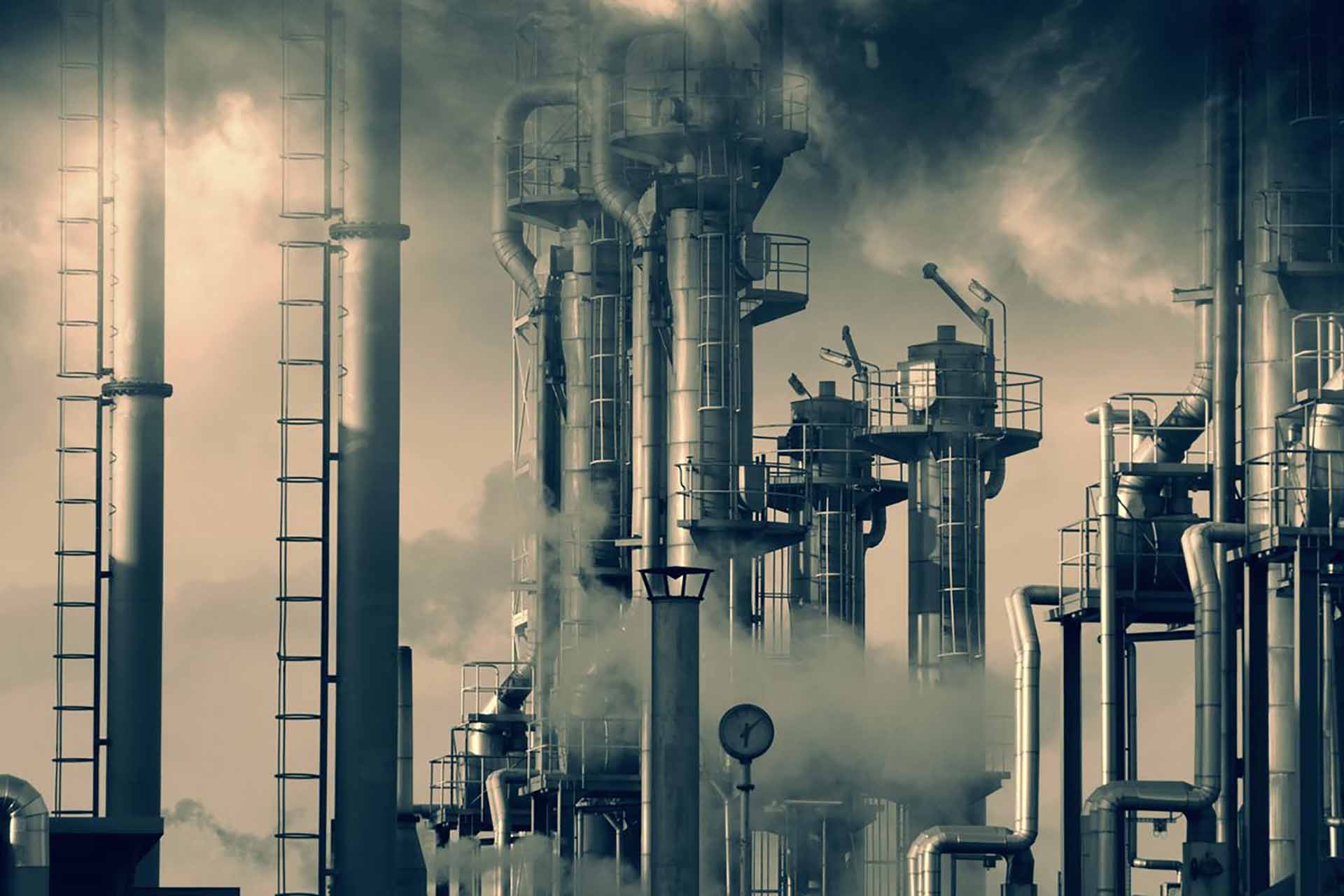 Ô nhiễm không khí do nhà máy lọc dầu xả ra môi trường. (Nguồn: Shutterstock)