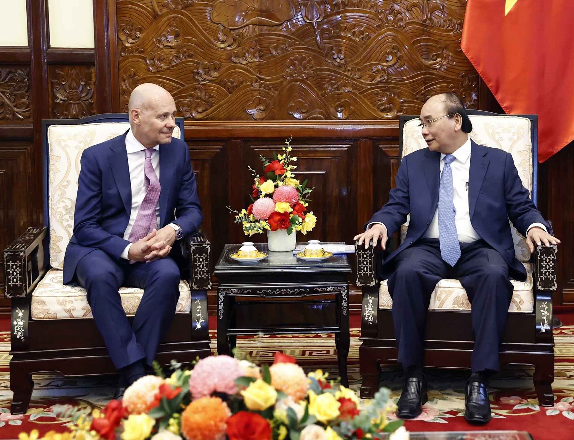 Chủ tịch nước Nguyễn Xuân Phúc tiếp các Đại sứ Hà Lan, Hungary, Australia và Luxembourg trình quốc thư Chủ tịch nước Nguyễn Xuân Phúc tiếp các Đại sứ Hà Lan, Hungary, Australia và Luxembourg trình quốc thư