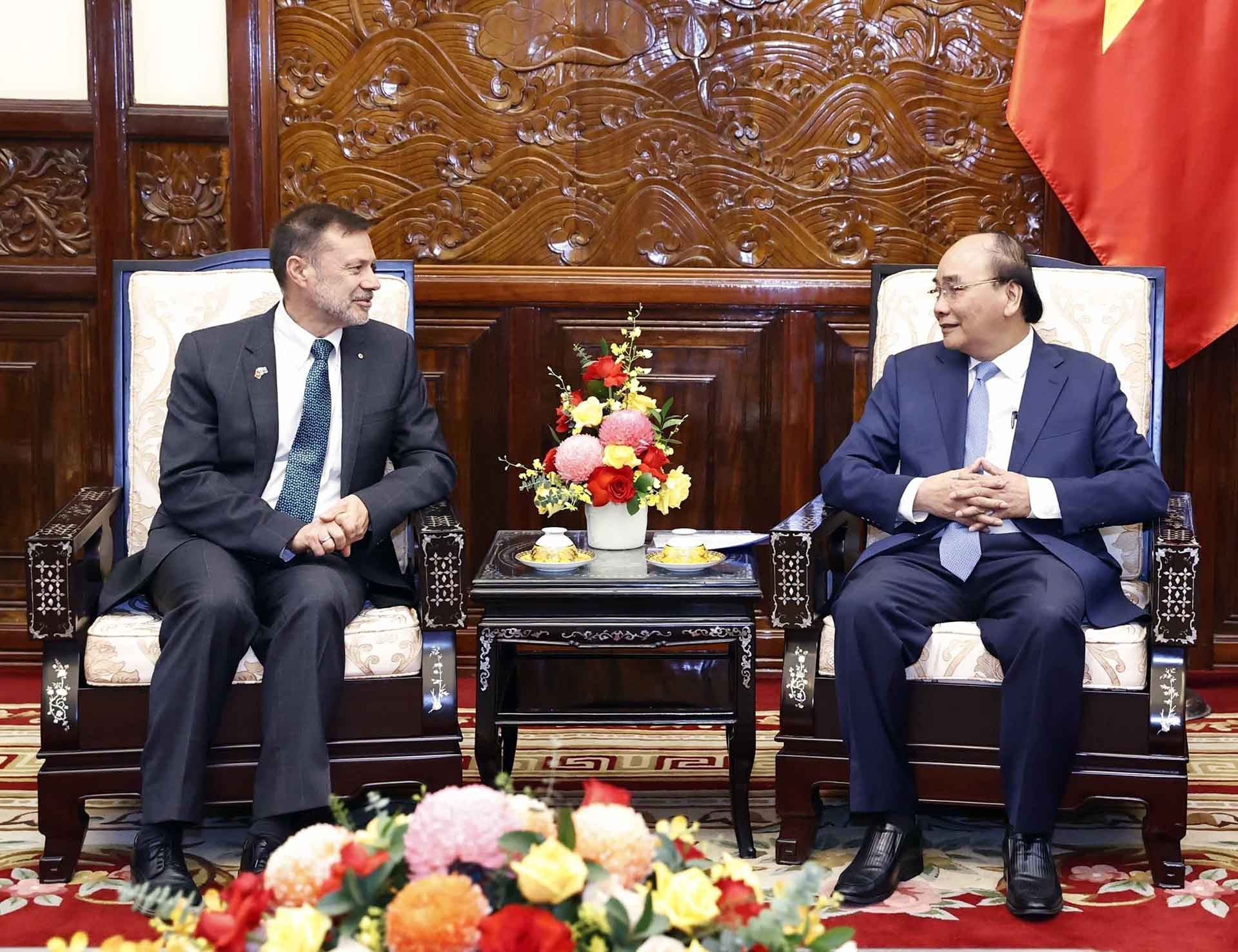 Chủ tịch nước Nguyễn Xuân Phúc tiếp các Đại sứ Hà Lan, Hungary, Australia và Luxembourg trình quốc thư Chủ tịch nước Nguyễn Xuân Phúc tiếp các Đại sứ Hà Lan, Hungary, Australia và Luxembourg trình quốc thư