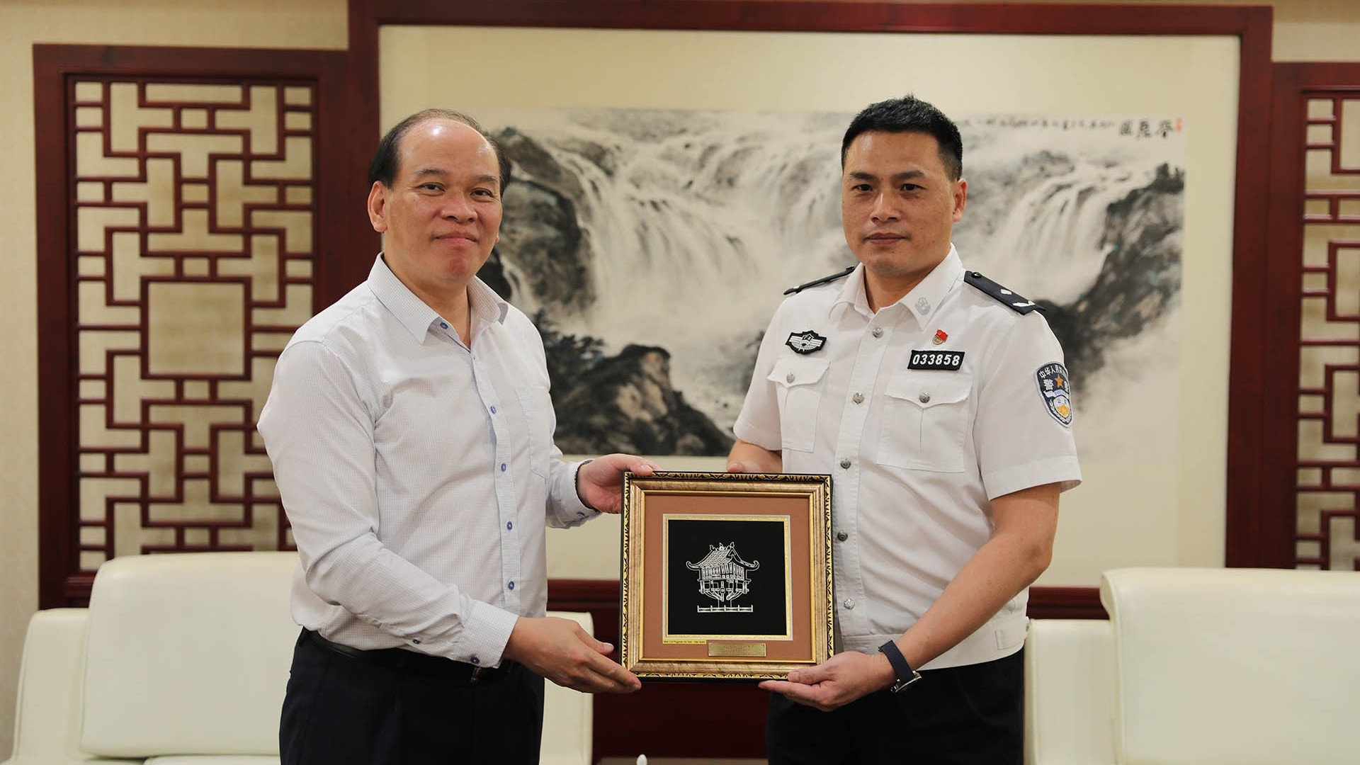 day manh hop tac va trao doi cong tac bao ho cong dan tai quang chau trung quoc