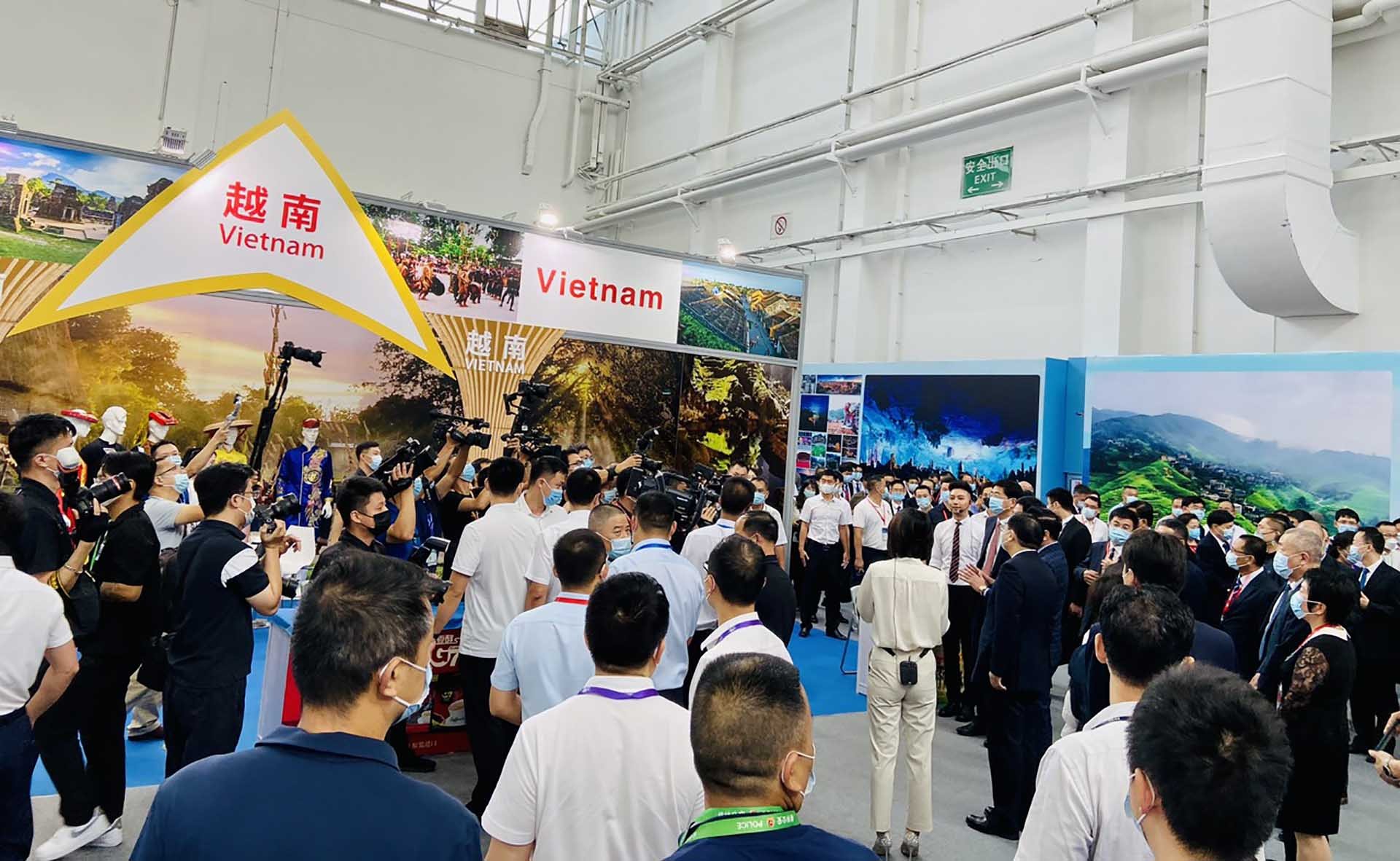 Gian hàng Việt Nam được quan tâm rộng rãi tại Hội chợ Du lịch Trung Quốc ASEAN 2022