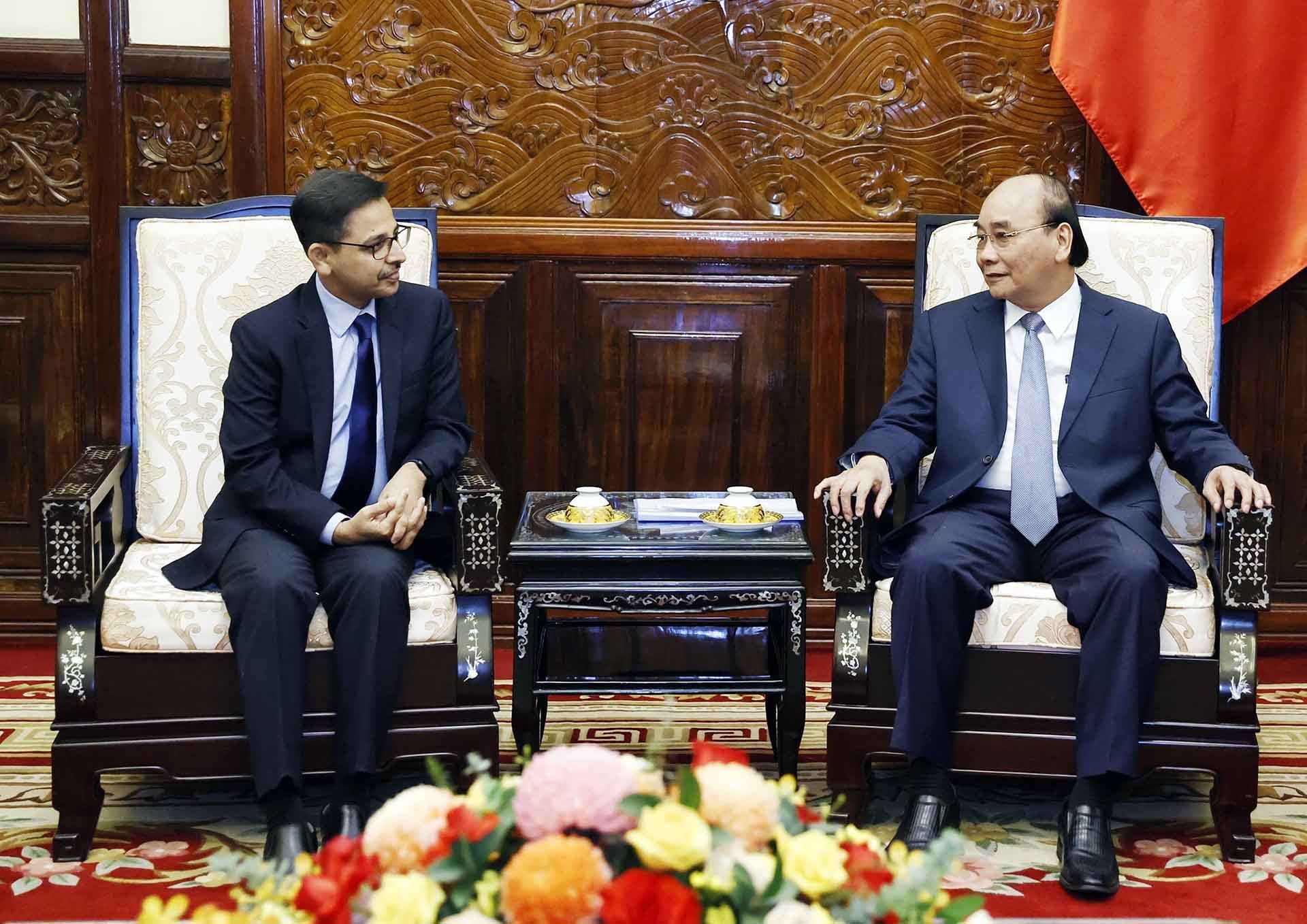 Chủ tịch nước Nguyễn Xuân Phúc tiếp Đại sứ Ấn Độ Pranay Verma đến chào từ biệt. (Nguồn: TTXVN)