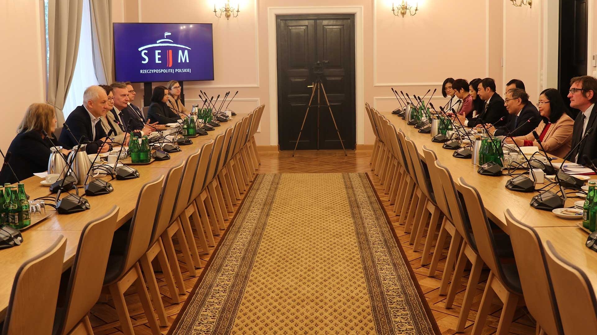 doan dai bieu dang cong san viet nam tham lam viec tai ba lan