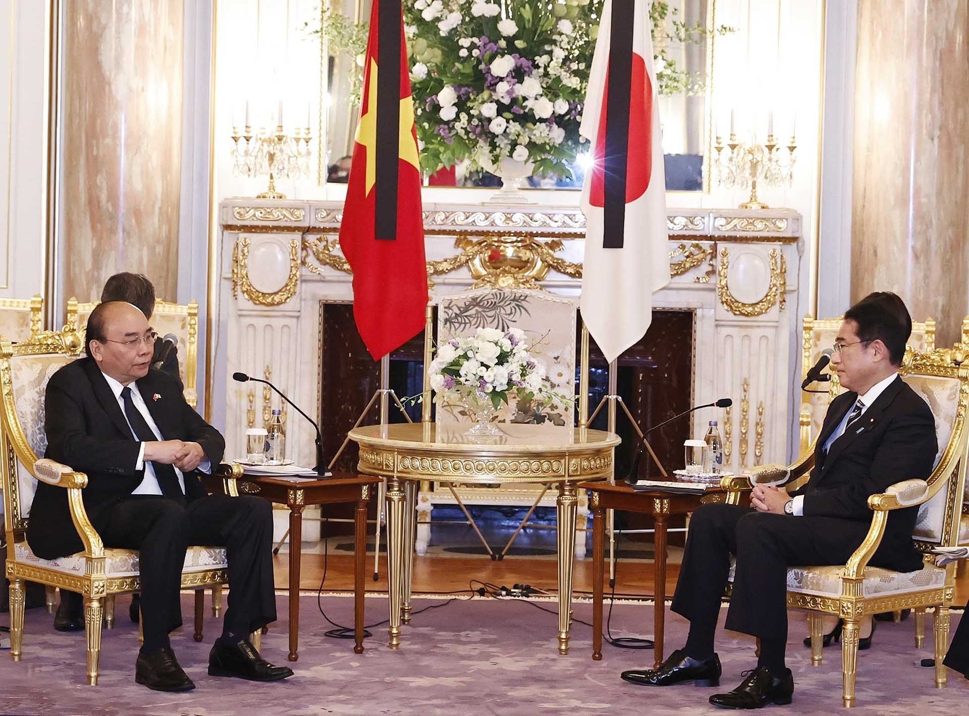 Chủ tịch nước Nguyễn Xuân Phúc hội đàm với Thủ tướng Nhật Bản Kishida Fumio. (Nguồn: TTXVN)