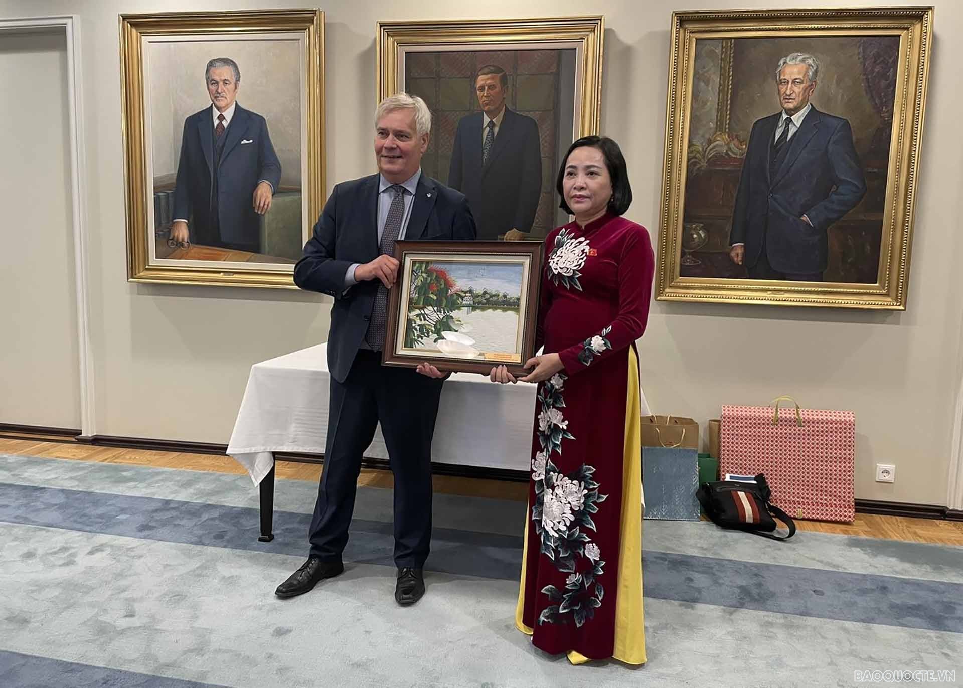 Trưởng ban Công tác đại biểu Nguyễn Thị Thanh chào xã giao Phó Chủ tịch Thứ nhất Quốc hội Phần Lan Antti Rinne. Trưởng ban Công tác đại biểu Nguyễn Thị Thanh chào xã giao Phó Chủ tịch Thứ nhất Quốc hội Phần Lan Antti Rinne.