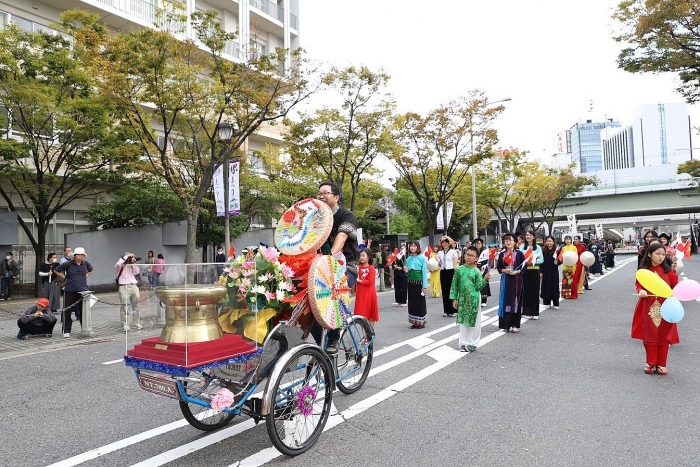 tong lanh su quan viet nam tai osaka tham gia le hoi truyen thong matsuri