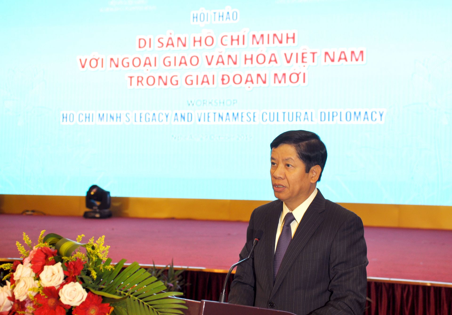 hoat dong ngoai giao van hoa gop phan ton vinh chu tich ho chi minh