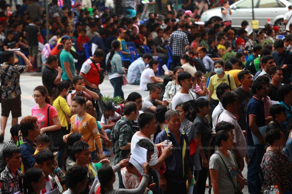 Thiếu hụt lao động, Thái Lan yêu cầu lao động nhập cư gia hạn giấy phép