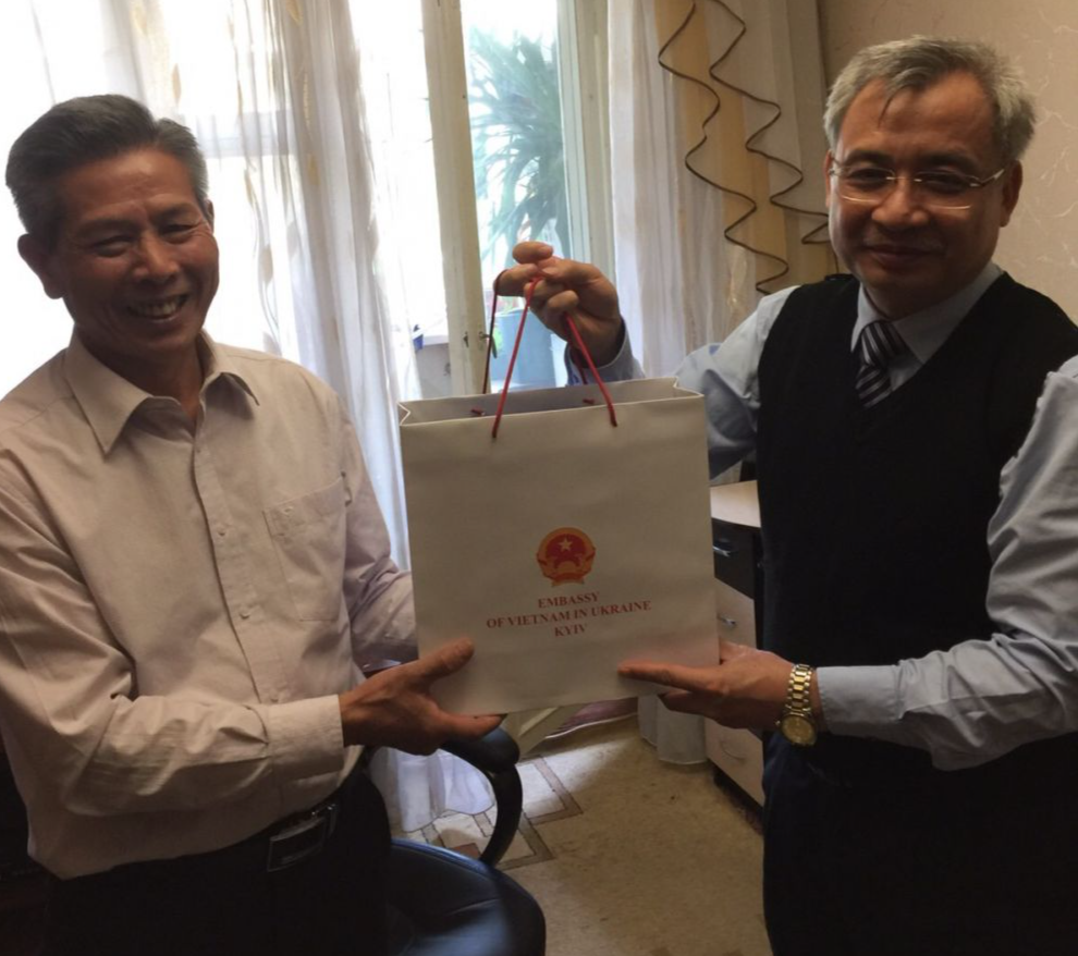 Đại sứ Việt Nam tại Ukraine Nguyễn Anh Tuấn và đoàn công tác Đại sứ quán đã đến thăm và làm việc tại Cherkasy Tìm hiểu tiềm năng hợp tác kinh tế giữa Cherkasy, Ukraine và các địa phương của Việt Nam