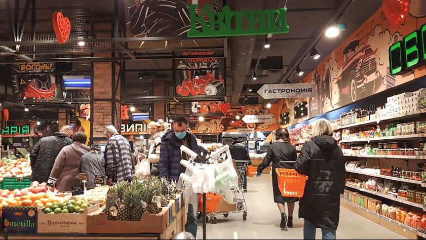 nguoi viet tai ukraine nhoc nhan muu sinh mua dich