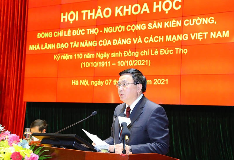 Giáo sư, tiến sỹ Nguyễn Xuân Thắng, Ủy viên Bộ Chính trị, Giám đốc Học viện Chính trị quốc gia Hồ Chí Minh, Chủ tịch Hội đồng Lý luận Trung ương phát biểu khai mạc và đề dẫn Hội thảo. (Nguồn: TTXVN)