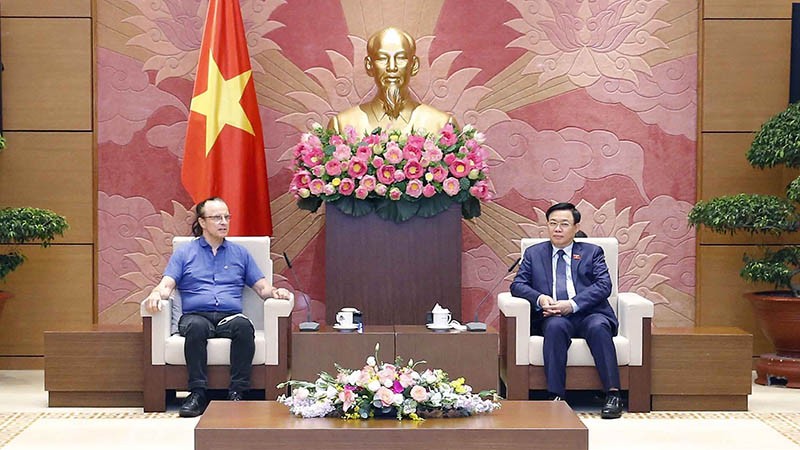 Chủ tịch Quốc hội Vương Đình Huệ tiếp ông Milovan Stankov, Giám đốc Công ty công nghệ NG Biotech, Pháp. (Nguồn: TTXVN)