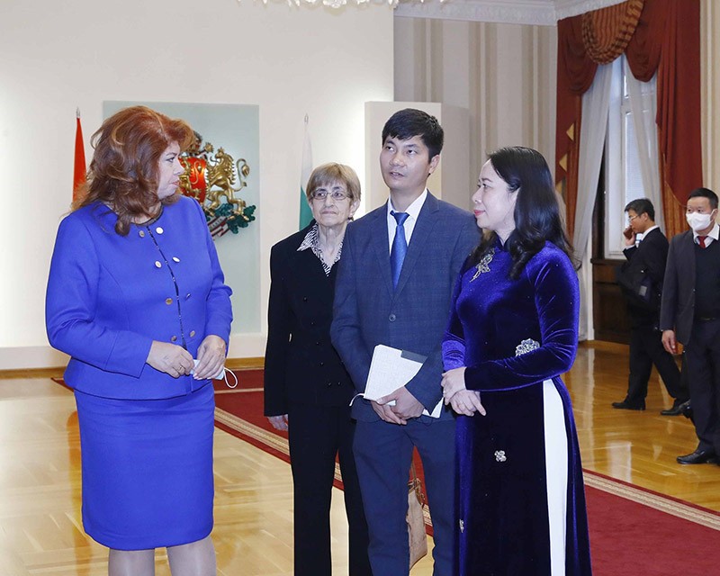Phó Chủ tịch nước Võ Thị Ánh Xuân và Phó Tổng thống Cộng hoà Bulgaria Iliana Iotova.