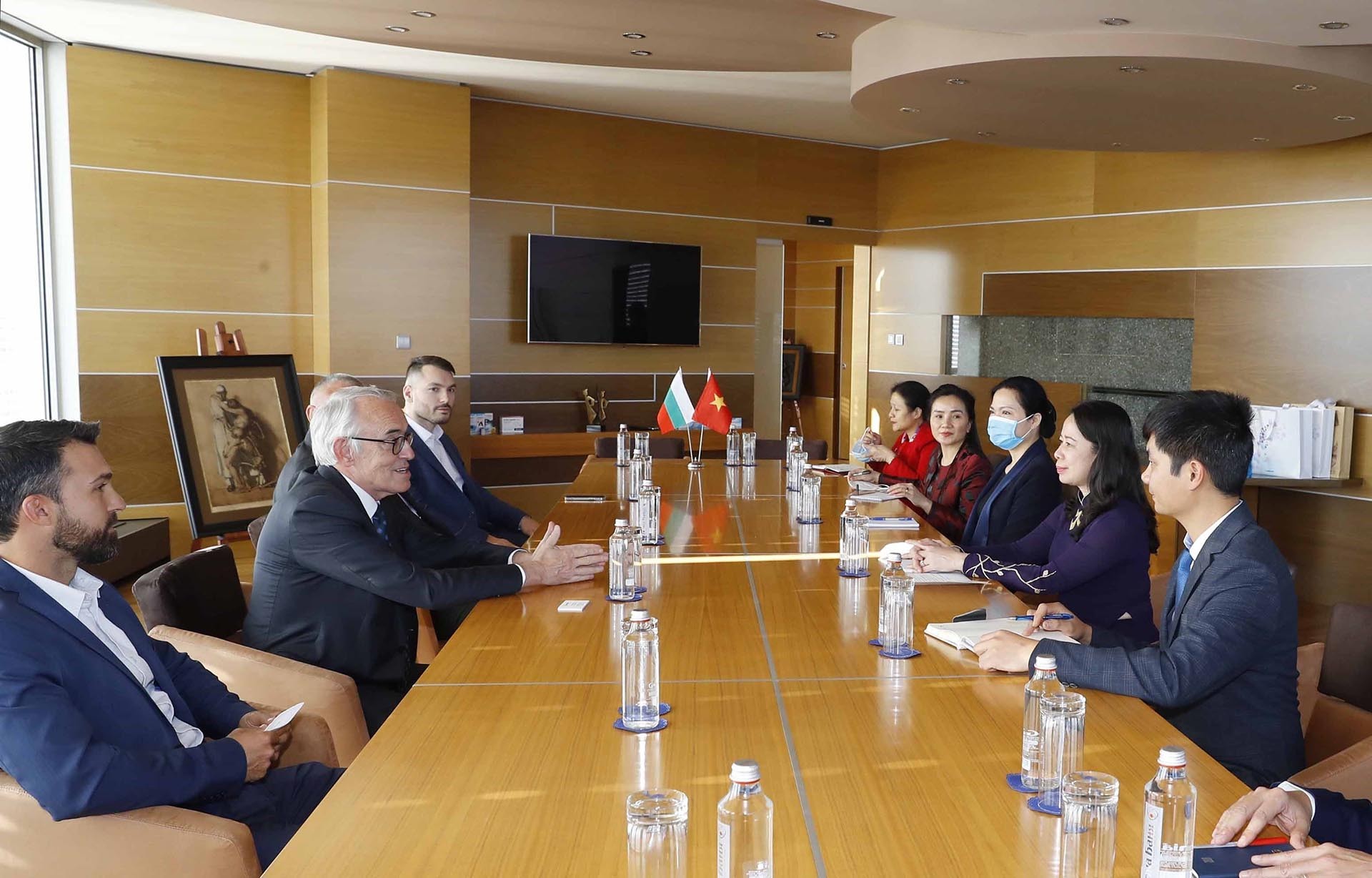 Phó Chủ tịch nước Võ Thị Ánh Xuân hội kiến Quyền Thủ tướng Bulgaria Stefan Yanev