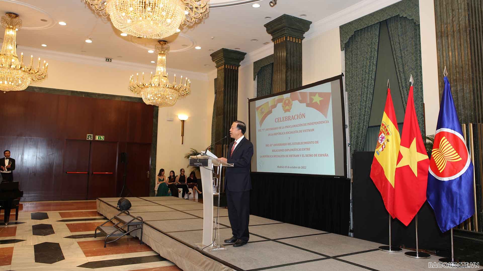 Kỷ niệm 77 năm Quốc khánh và 45 năm ngày thiết lập quan hệ ngoại giao Việt Nam-Tây Ban Nha