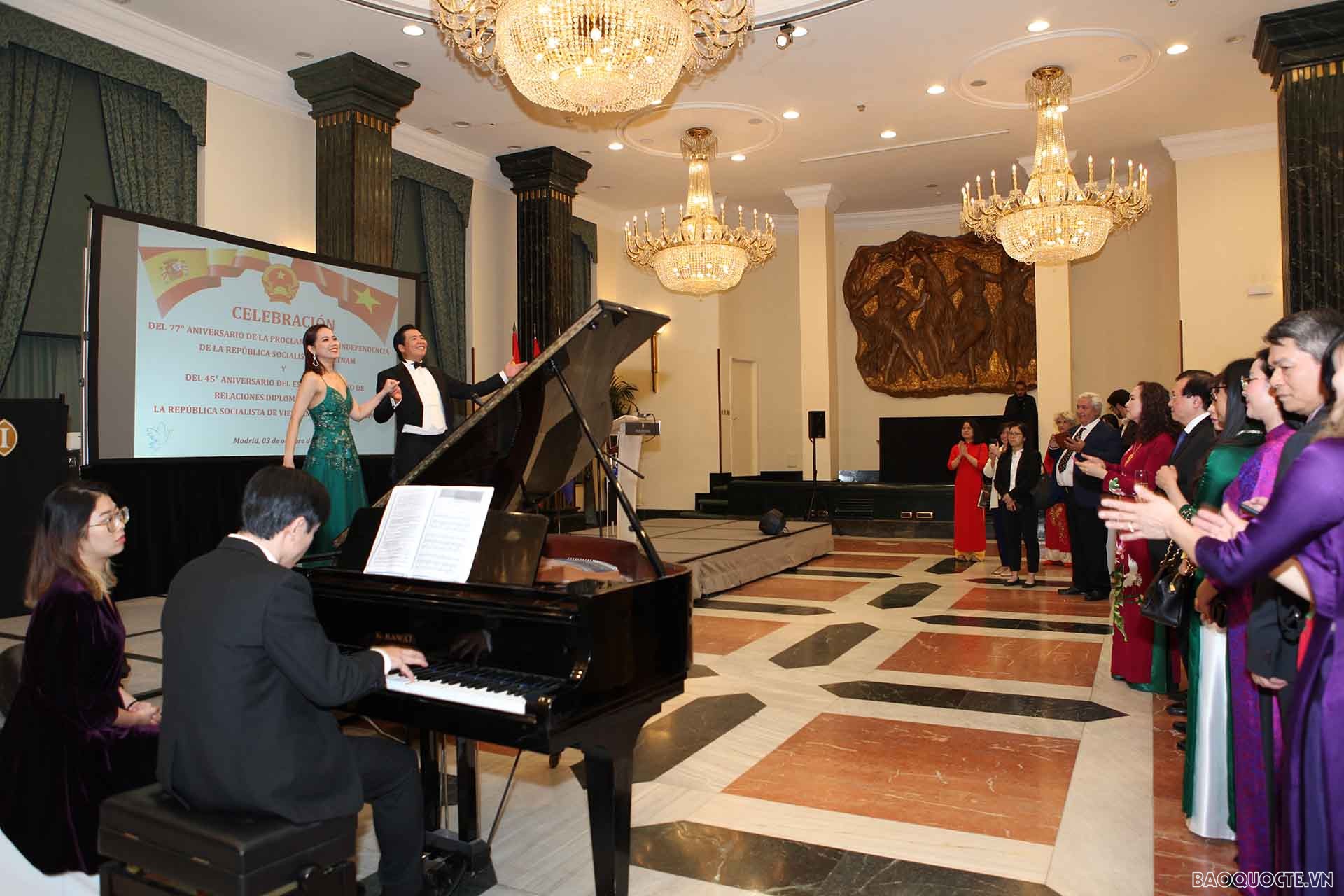 Kỷ niệm 77 năm Quốc khánh và 45 năm ngày thiết lập quan hệ ngoại giao Việt Nam Tây Ban Nha