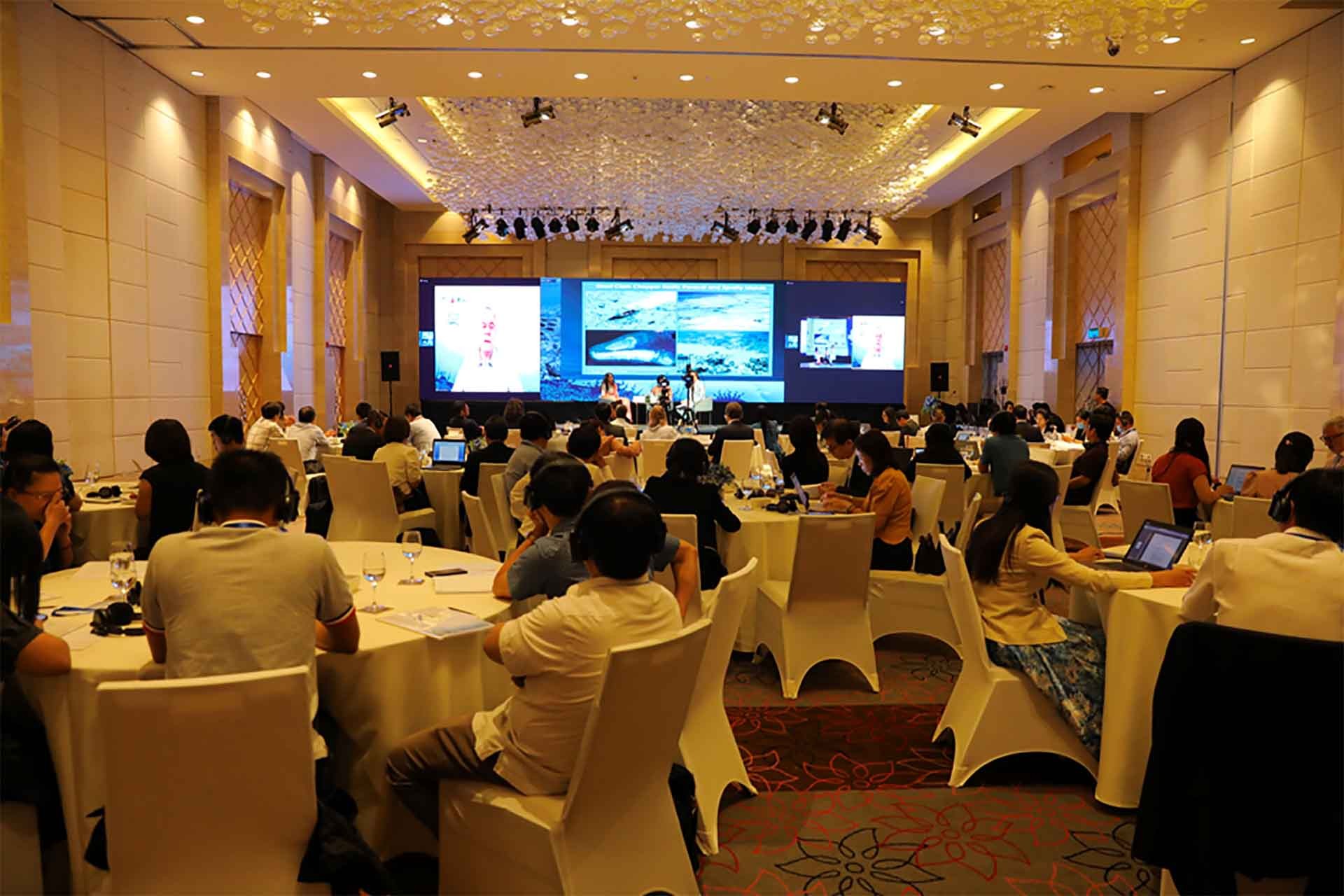 Toàn cảnh Đối thoại.