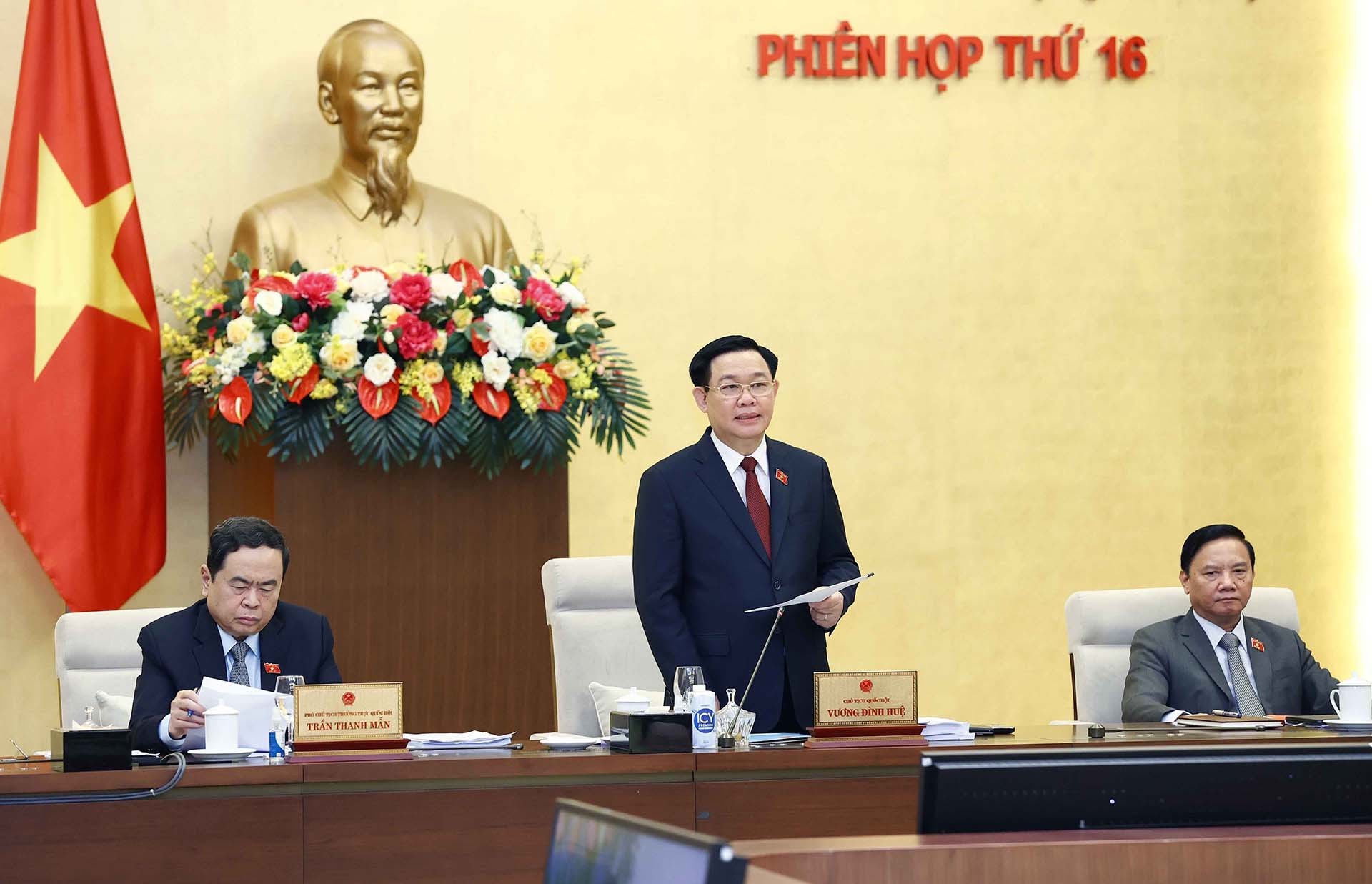 Chủ tịch Quốc hội Vương Đình Huệ phát biểu khai mạc phiên họp. (Nguồn: TTXVN)