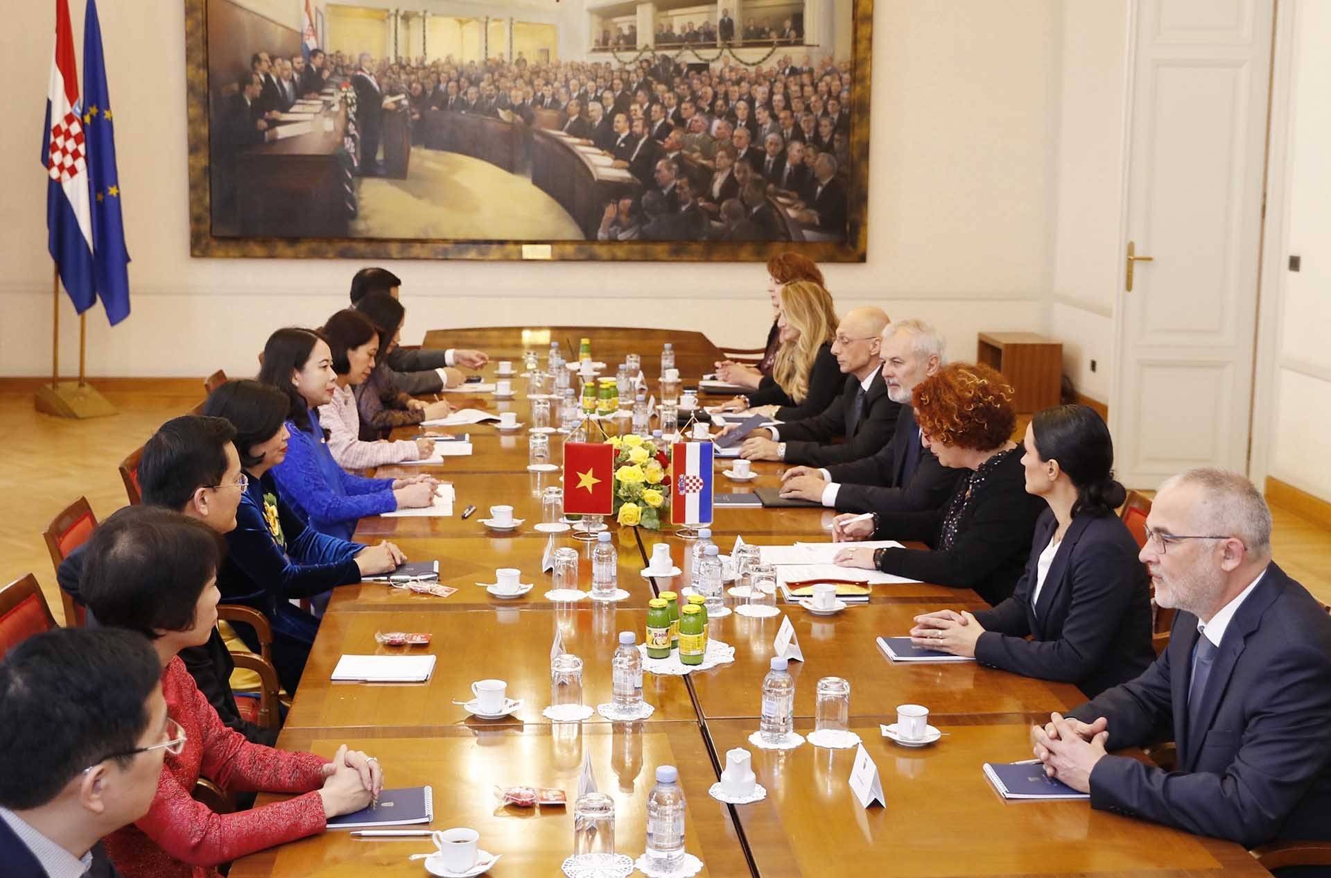 Phó Chủ tịch Quốc hội Croatia Ante Sanader với Phó Chủ tịch nước Võ Thị Ánh Xuân. (Nguồn: TTXVN)