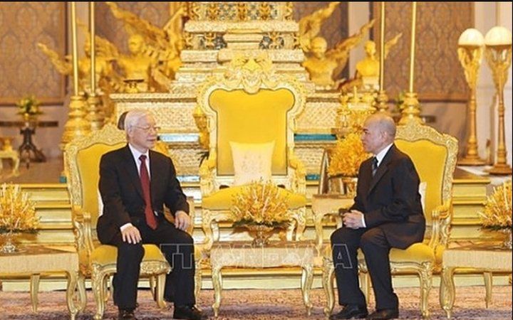 lanh dao viet nam gui dien thu chuc mung 66 nam quoc khanh campuchia