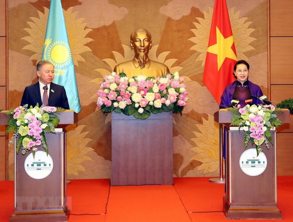 chu tich quoc hoi nguyen thi kim ngan hoi dam voi chu tich ha vien kazakhstan