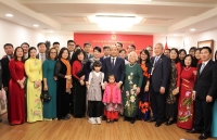 Thủ tướng Nguyễn Xuân Phúc thăm Đại sứ quán Việt Nam tại Hàn Quốc
