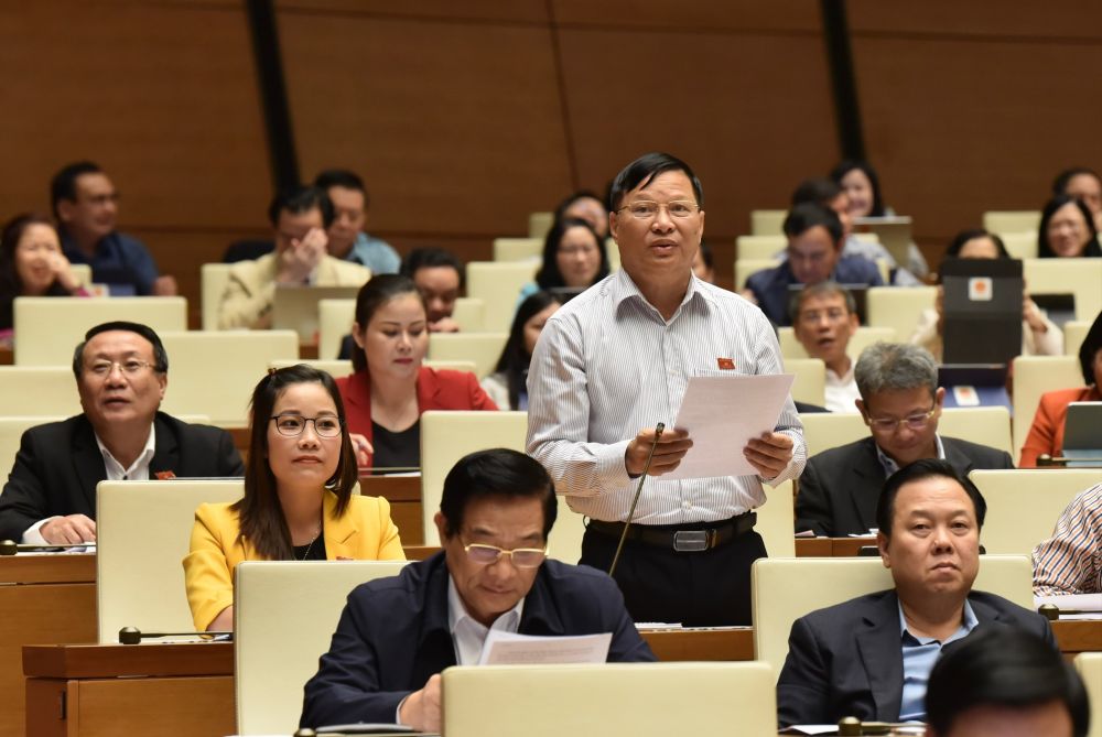 Quốc hội thảo luận về tình hình kinh tế-xã hội và ngân sách nhà nước