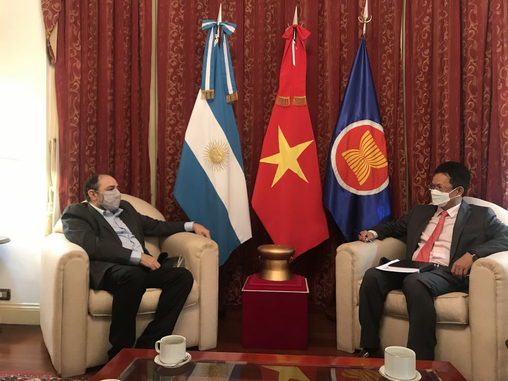 Đại sứ Dương Quốc Thanh tiếp Giám đốc Đài Phát thanh Quốc gia Argentina