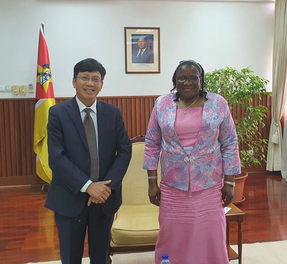 Đại sứ Lê Huy Hoàng và Ngoại trưởng Verónica Nataniel tại cuộc gặp làm việc chiều 23-11-2020