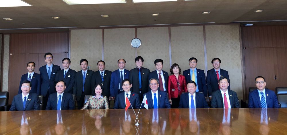 Phó Thống đốc tỉnh Fukuoka chào đón đoàn lãnh đạo các địa phương Việt Nam.