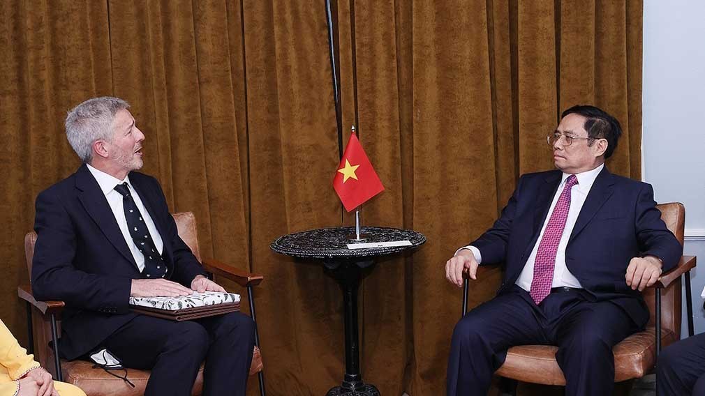 Thủ tướng tiếp lãnh đạo các doanh nghiệp, trường đại học hàng đầu ở Anh