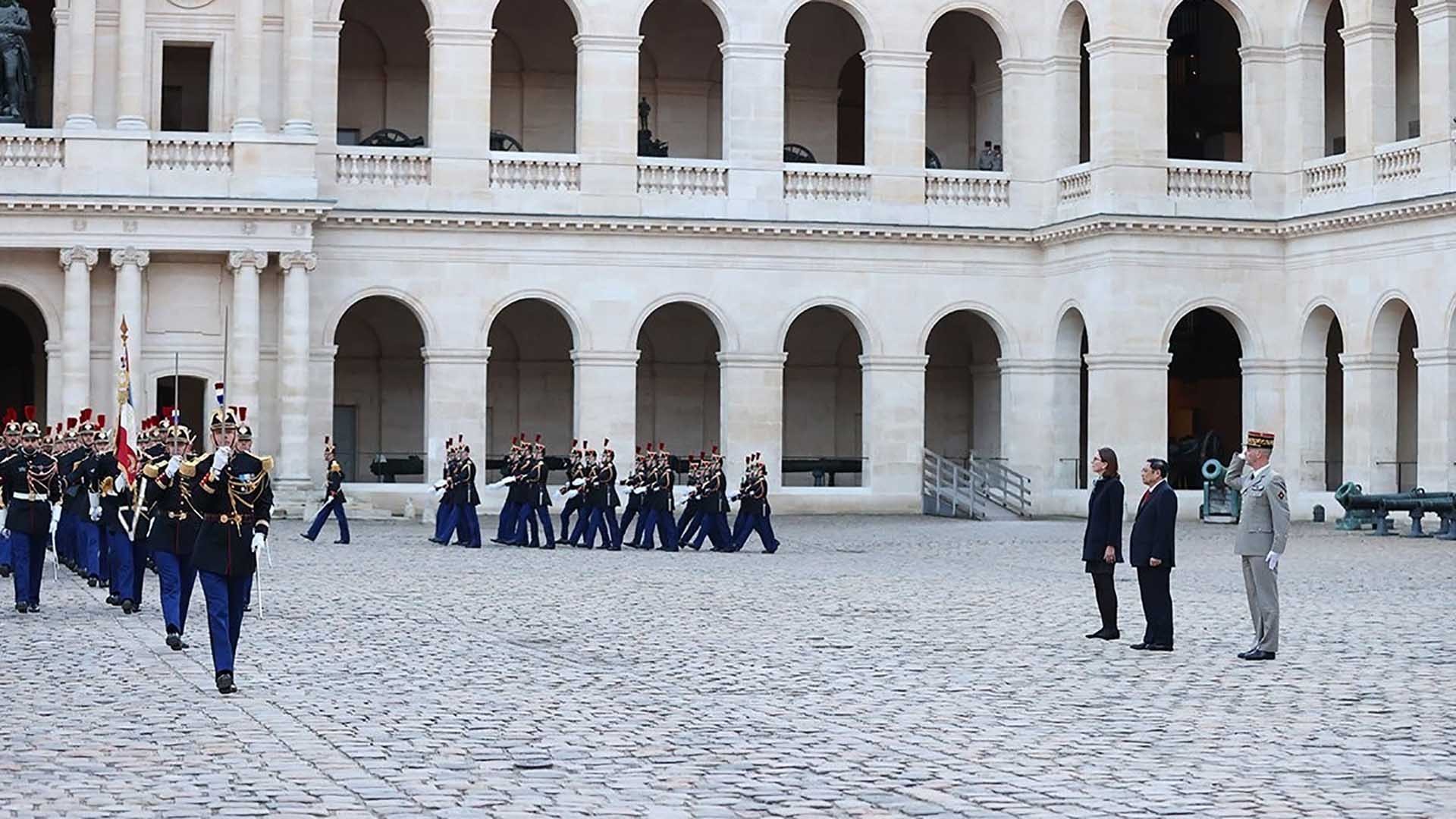 Lễ đón chính thức Thủ tướng Phạm Minh Chính thăm chính thức Cộng hòa Pháp