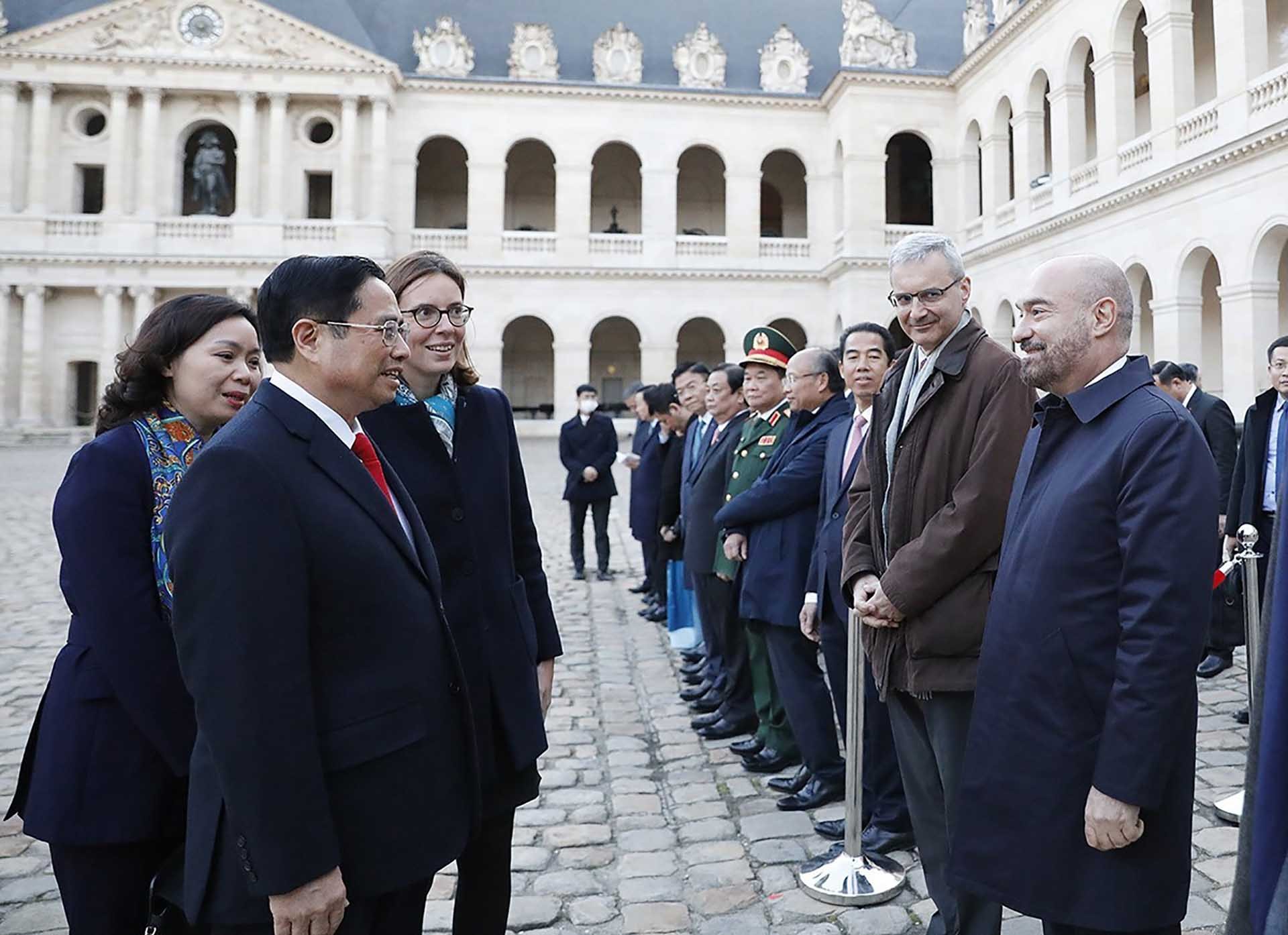 Lễ đón chính thức Thủ tướng Phạm Minh Chính thăm chính thức Cộng hòa Pháp