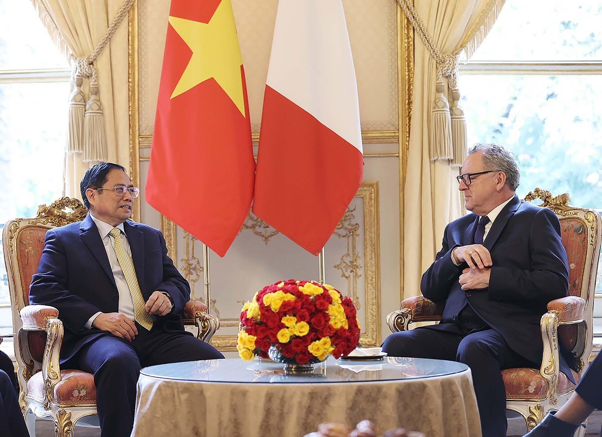 Thủ tướng Phạm Minh Chính hội kiến Chủ tịch Quốc hội Pháp Richard Ferrand. (Nguồn: TTXVN)