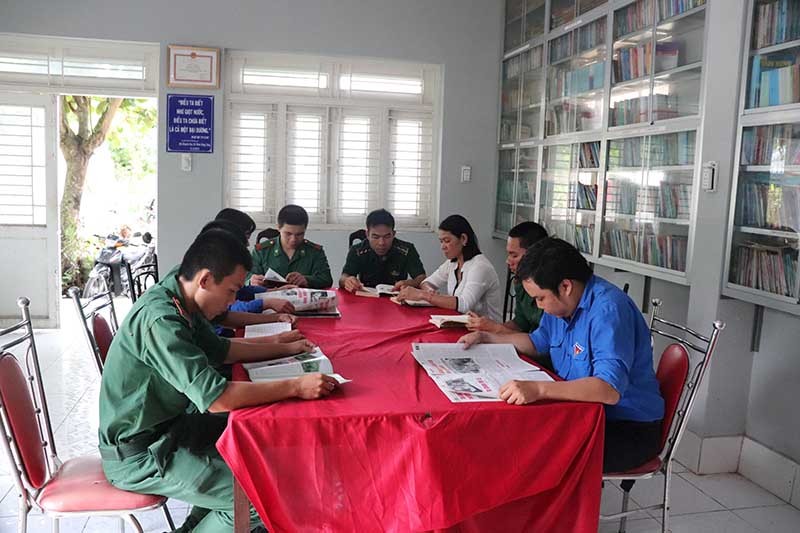 Mô hình “phòng đọc biên giới” góp phần phổ biến kiến thức pháp luật cho cán bộ, nhân dân vùng biên giới An Giang. (Ảnh: Chiến Khu)