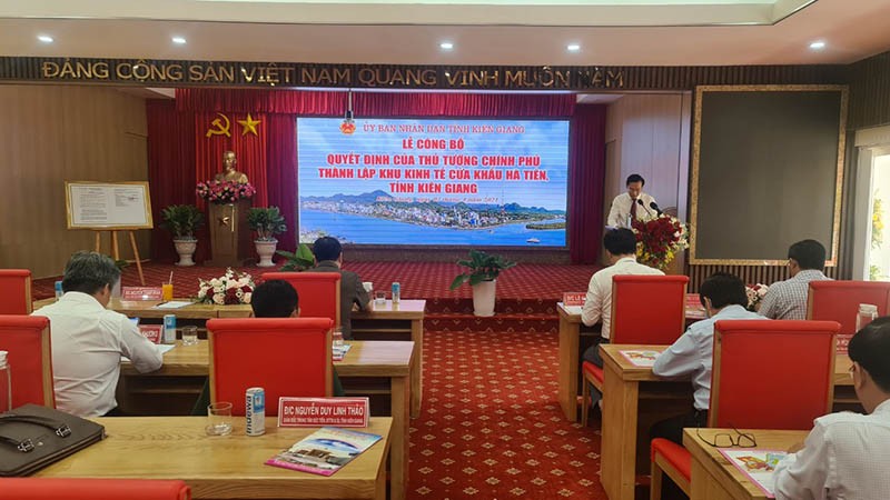 Kiên Giang tổ chức lễ công bố Quyết định của Thủ tướng Chính phủ thành lập Khu kinh tế của khẩu Quốc tế Hà Tiên. (Ảnh: Khánh Thùy-Chiến Khu)