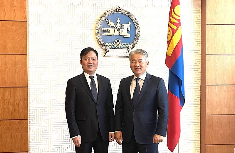 Thư ký Hội đồng An ninh Quốc gia Mông Cổ G. Enkhbayar tiếp Đại sứ Doãn Khánh Tâm.