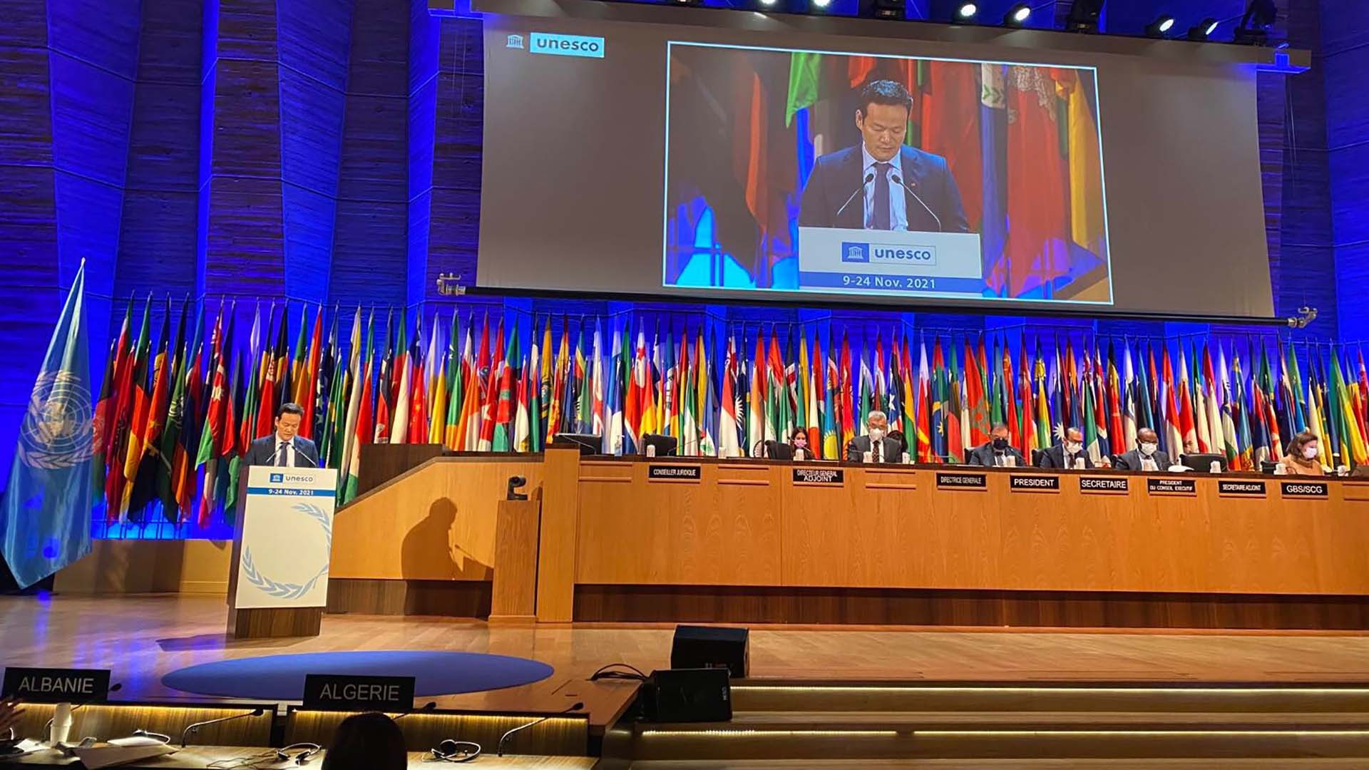 Ông Mai Phan Dũng phát biểu tại phiên họp toàn thể Đại hội đồng UNESCO lần thứ 41.
