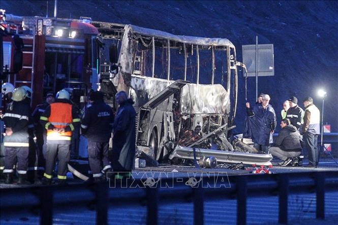 Hiện trường vụ tai nạn xe buýt tại Bosnek, phía nam thủ đô Sofia, Bulgaria, ngày 23/11/2021. (Nguồn: TTXVN)