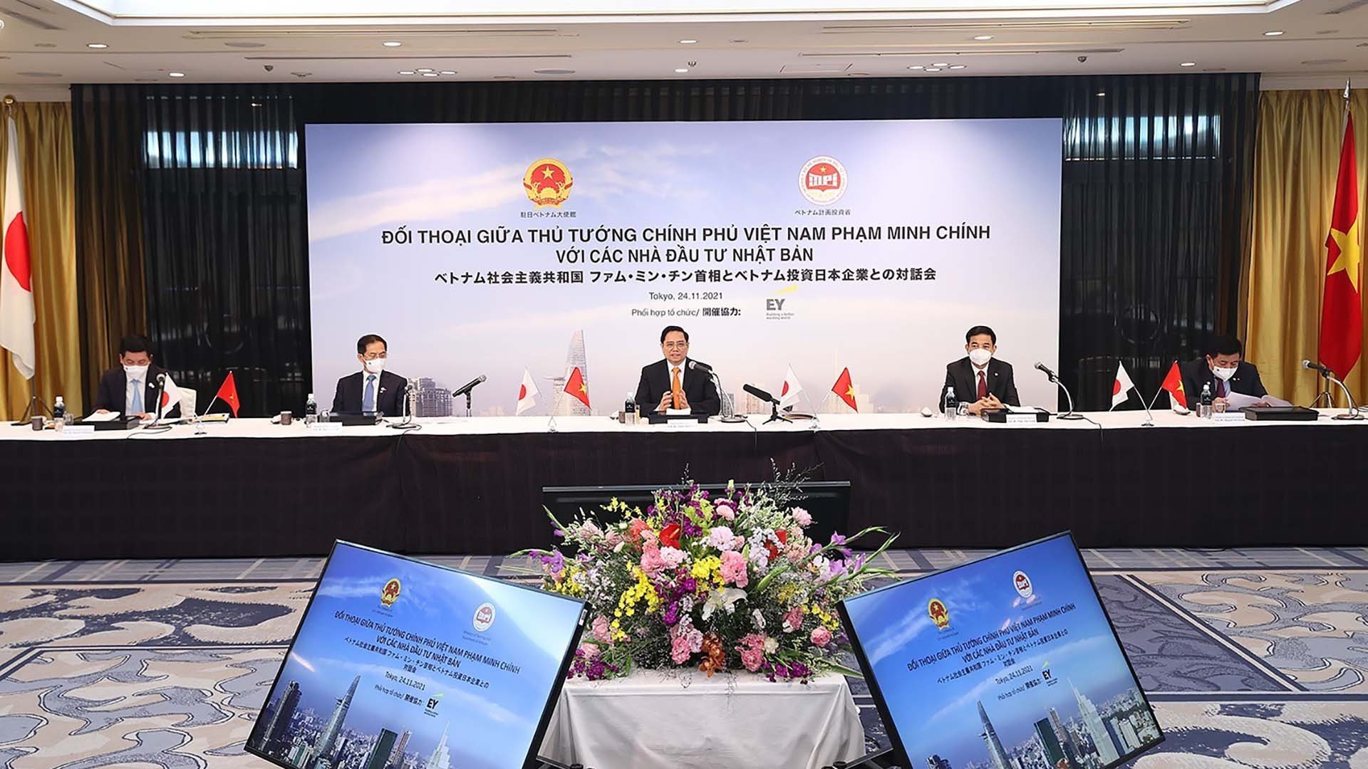 Thủ tướng Phạm Minh Chính đối thoại với các nhà đầu tư Nhật Bản. (Nguồn: TTXVN)