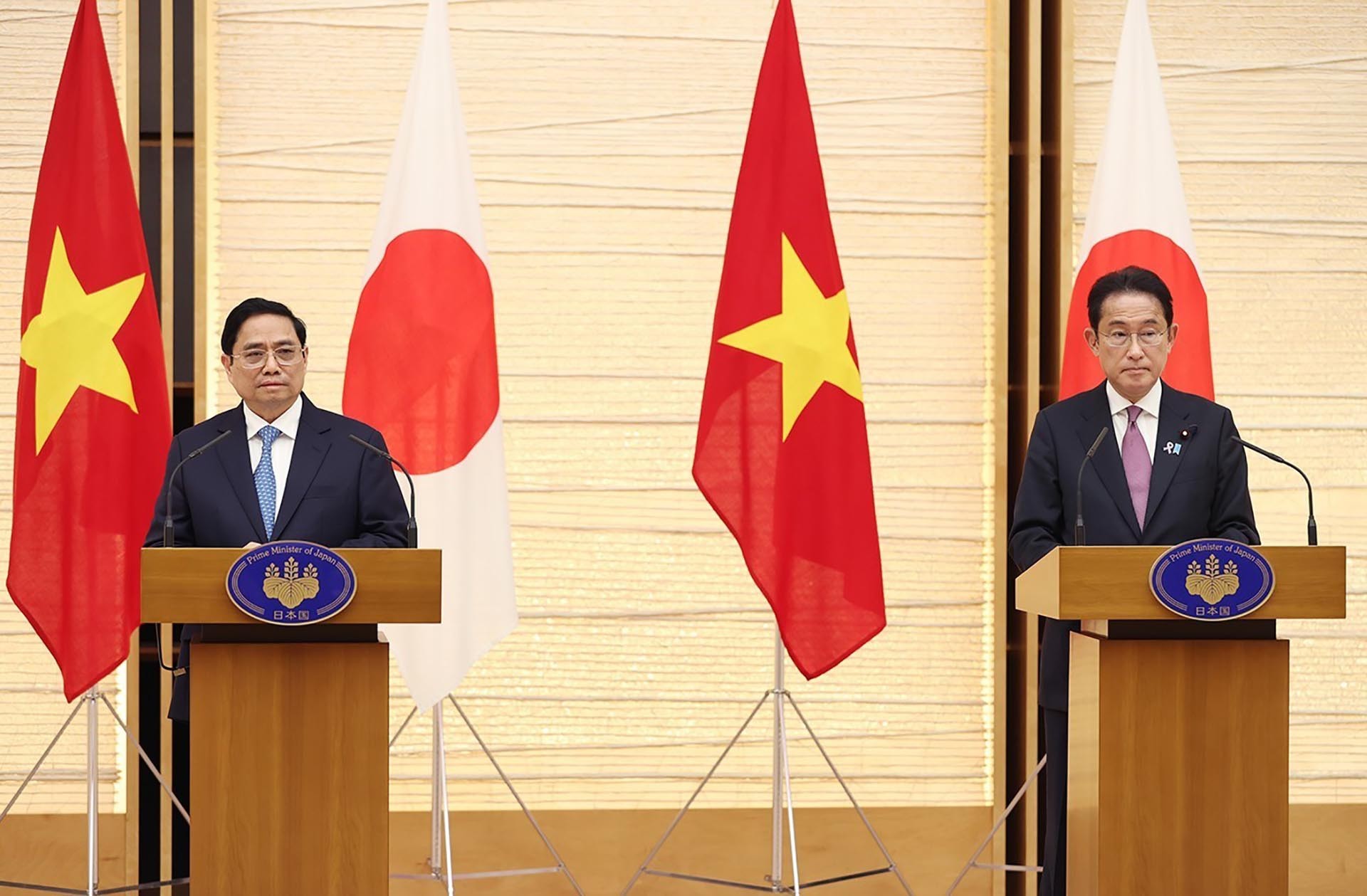 Thủ tướng Phạm Minh Chính và Thủ tướng Nhật Bản Kishida Fumio gặp gỡ báo chí sau hội đàm. (Nguồn: TTXVN)